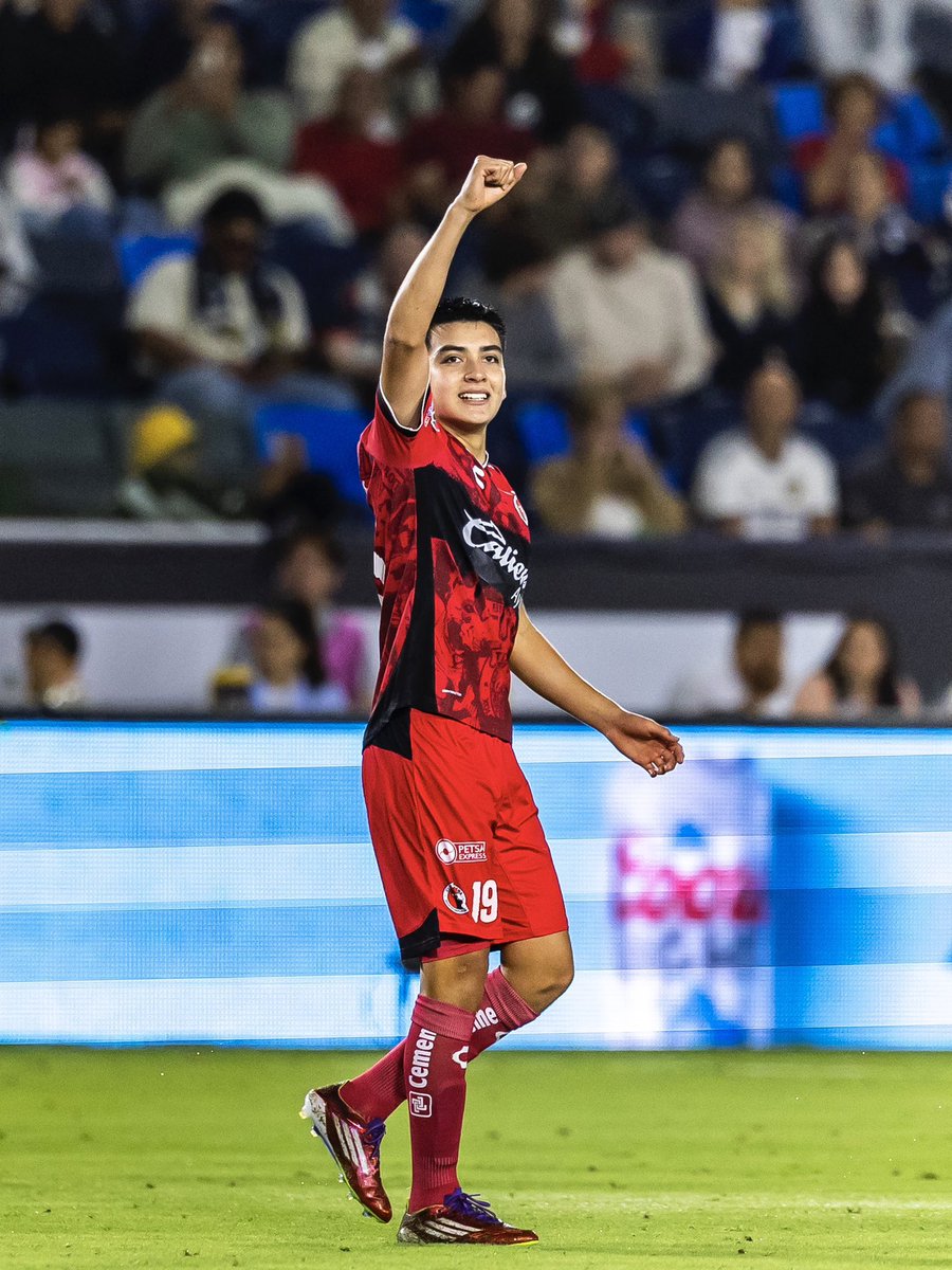 BlueCFM_'s tweet photo. Entonces me estás diciendo que un cabrón de XOLOS y de CRUZ AZUL traían de perras al Bi campeón de Champions y al Campeón de la Premier League???

DEBE SER UN ERROR https://t.co/QfzPdBiFza