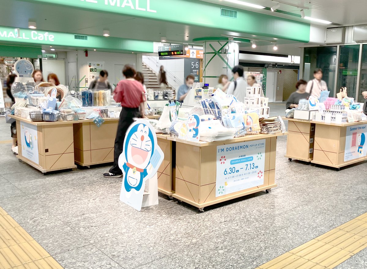 flowering_press's tweet photo. 【I’m Doraemon】POP-UP STORE in JR横浜駅中央北改札内 JRE MALL Cafe前にて開催中！会期は7/13(月)まで！
営業時間は 月～土 11:00～21:00 日祝 11:00～20:00です。
※最終日は20:00まで 
お近くの方はぜひお越しください��� 
#アイムドラえもん #ドラえもん https://t.co/rj6WSNbbrh