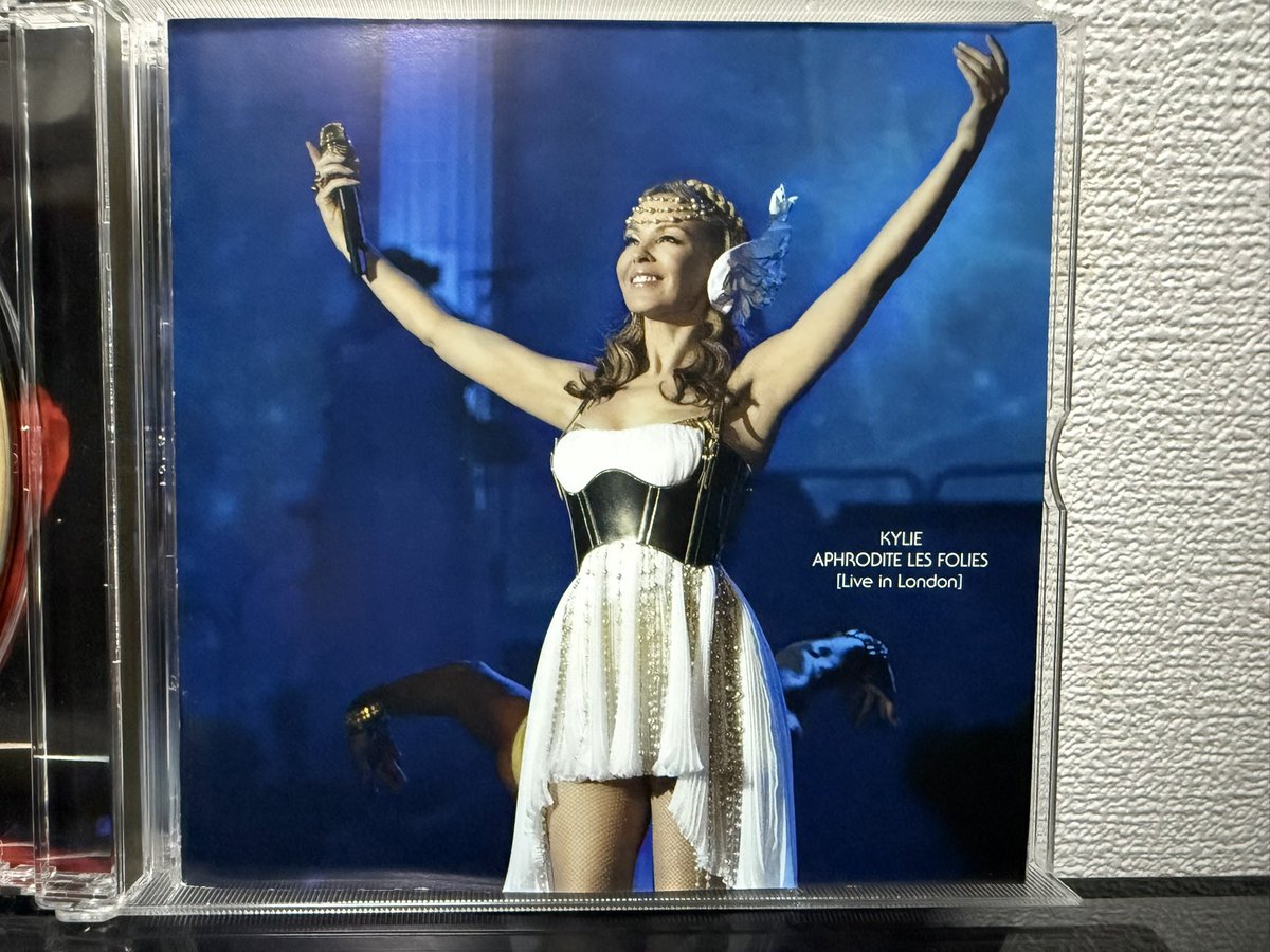 KenTKJapan's tweet photo. I finally got Aphrodite Live Blu-ray &amp; DVD I love this alternative DVD Japanese jacket 😍
wowowでBlu-rayに録画してたのを持ってたAphrodite Live、Blu-ray(UK盤)とDVD(日本国内盤)買ってしまった😅🥹DVDはライブ音源CDが付いてるので購入、DVDの別バージョンのジャケットめっちゃカッコいい🥰😍 https://t.co/9WR0feokNp