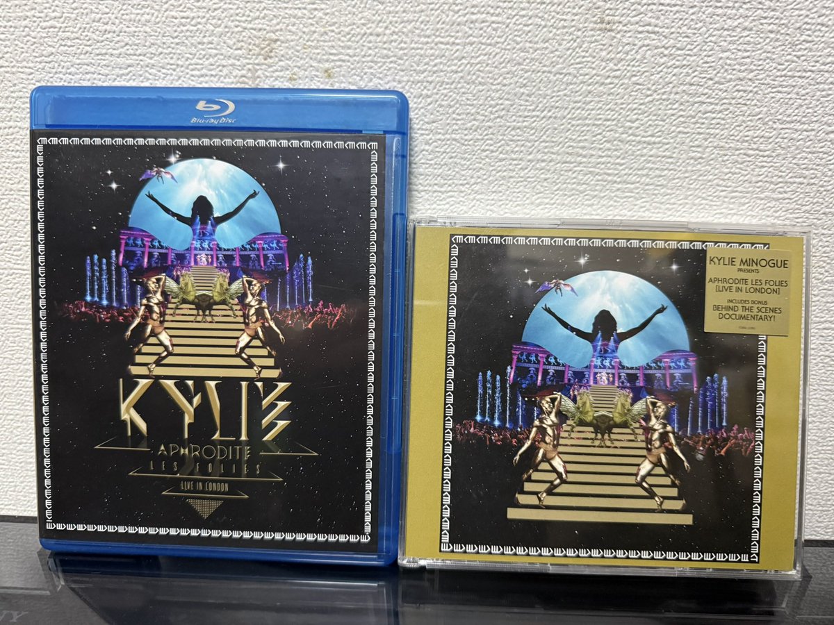 KenTKJapan's tweet photo. I finally got Aphrodite Live Blu-ray &amp; DVD I love this alternative DVD Japanese jacket 😍
wowowでBlu-rayに録画してたのを持ってたAphrodite Live、Blu-ray(UK盤)とDVD(日本国内盤)買ってしまった😅🥹DVDはライブ音源CDが付いてるので購入、DVDの別バージョンのジャケットめっちゃカッコいい🥰😍 https://t.co/9WR0feokNp