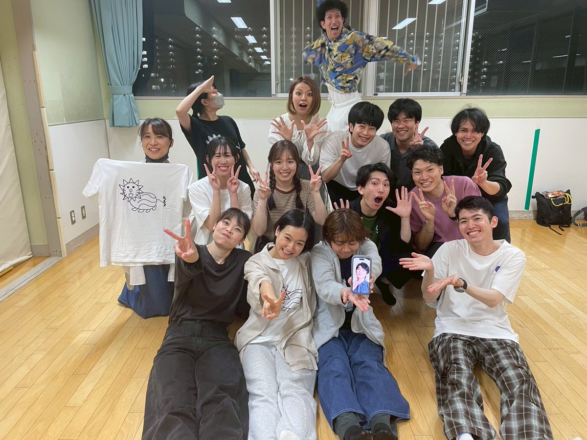 gomakyabe2's tweet photo. 昨日はダンスの振り入れ日でした!
ダンス久しくやってなくて振り覚えるの苦戦しましたがやっぱり踊るのは楽しい!
素敵な振りが着いたのでしっかり魅せれるように頑張るぞ…!

初めてAB両チーム揃ったので最後に写真も撮りました!

ご予約お待ちしております!
https://t.co/4tzsshX9iW https://t.co/lVZnjfoKzI