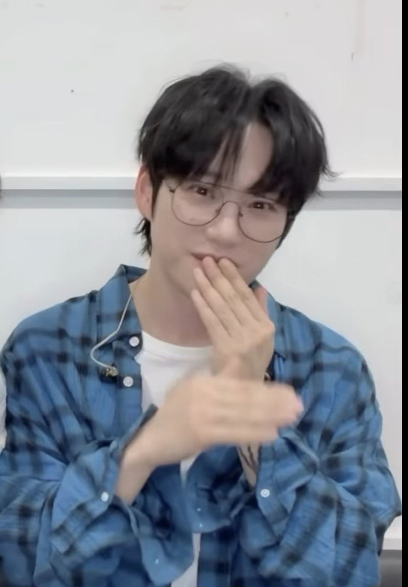 trustmy10's tweet photo. 아니졸귀력에바야진짜
.. 🧎‍♀️🧎‍♀️

#십센치 https://t.co/NAKHuidhGm