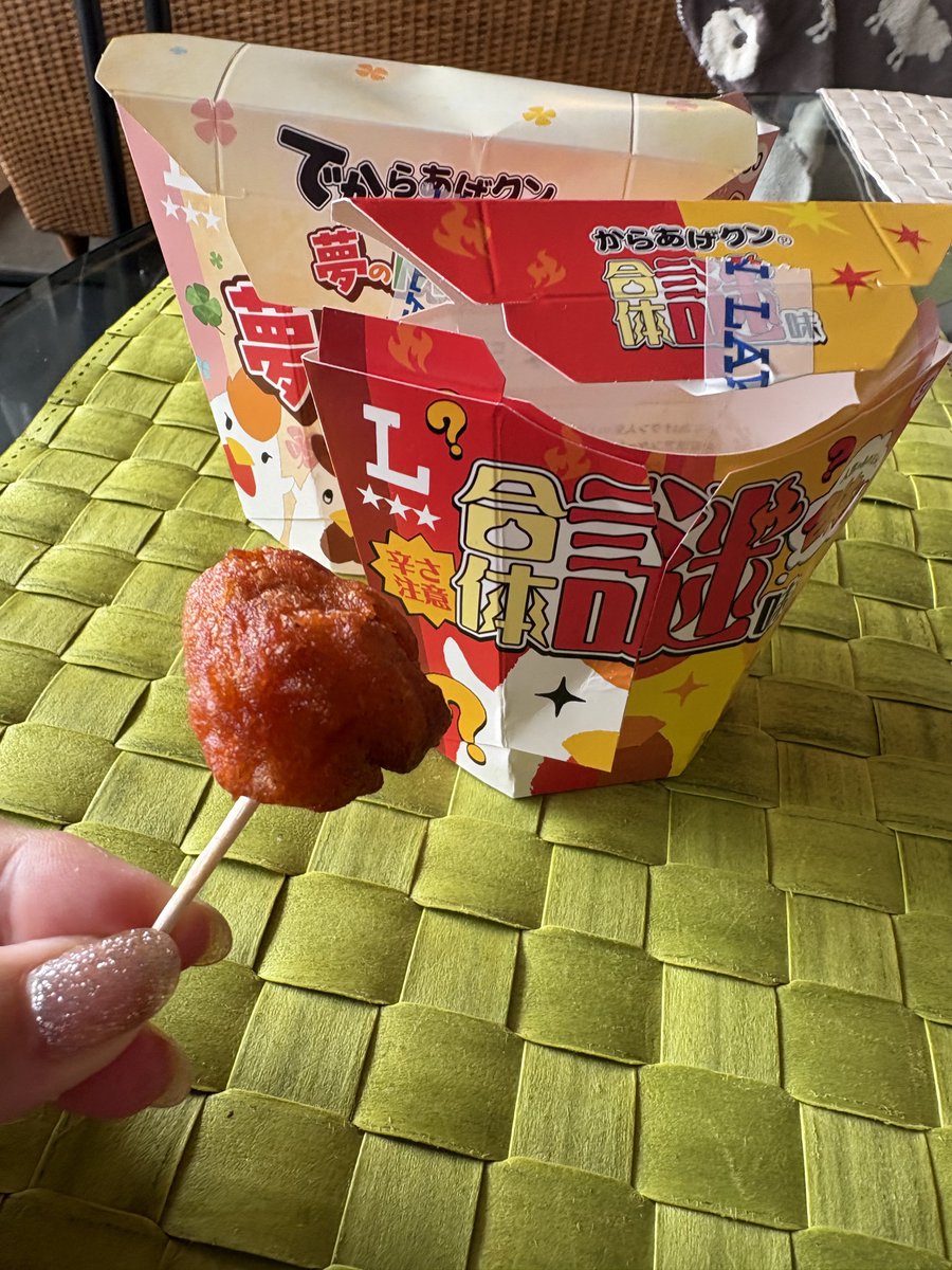 misako_kento's tweet photo. からあげクン合体謎味

辛いからレッドと
胡椒感じるからブラックペッパーー
と味予想🤔

MIXと食べ比べ
#からあげクン合体謎味 https://t.co/GFEkBQLELq