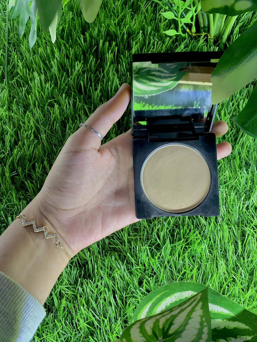 afridardewi's tweet photo. daily make up aku kalo pke twc doang jd super duper freshh bgt, naksirr berat ama twc omg inii 🫰🏻❤️ 
#bedakpadatomg #OMGBeauty https://t.co/u8NSyoAkb8