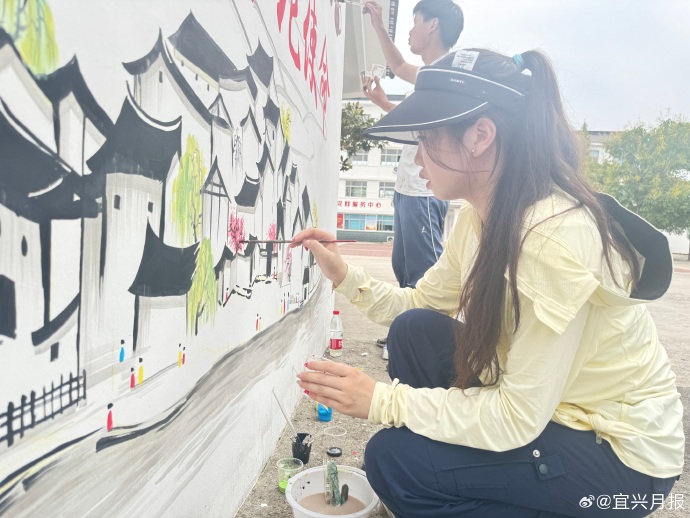 vhxhqb's tweet photo. Join our Campus Art Club's Mural Workshop this Sat at the Central Lawn! No experience needed—bring your creative vibes, we supply paints u0026 brushes. Let’s paint a vibrant campus together! https://t.co/UVZAxtxuo5