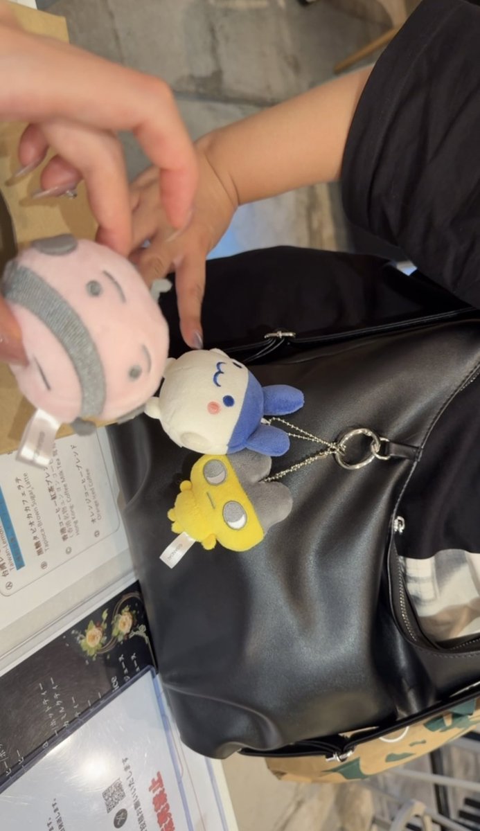leeewonn03's tweet photo. 届けてくれた！ありがとうすぎ(ㅠ︿ㅠ)
体調が悪すぎるので帰宅する😮‍💨 https://t.co/K77mWz1XNk