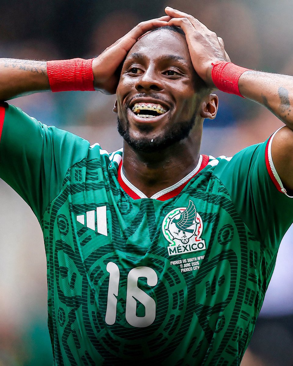 poponze's tweet photo. HISTÓRICO! México vence um jogo mata-mata de Copa do Mundo pela primeira vez em 40 anos. https://t.co/vYkS5R4AVn