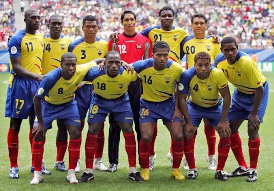 Alfachackra's tweet photo. La mejor selección Ecuatoriana de todos los tiempos 

El gol más importante de la historia del fútbol nacional 

Los que quisieron ensuciar este legado que se vayan al basurero de la historia 

Fin . https://t.co/hyBFAycHmY