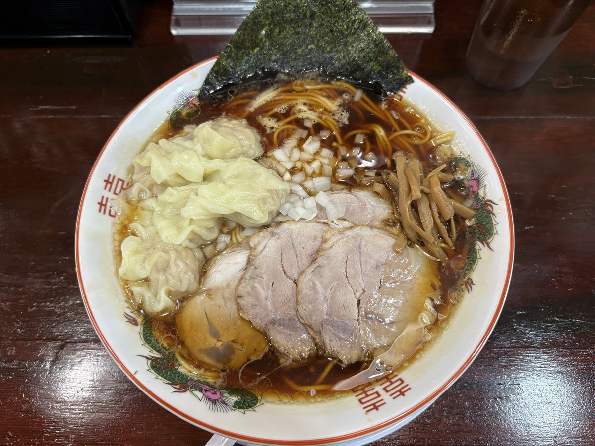 HibiKomo's tweet photo. 朝イチで映画を観て、帰りにラーメン食べました😋
竹岡式ラーメンもくもく亭さんです🍜
ワンタンが美味しかった🎵 https://t.co/qoX3Schwuq