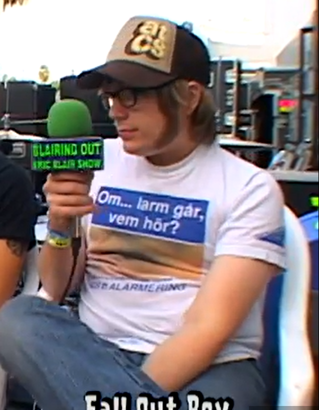 dearestcitrus's tweet photo. im crying what is this guy wearing even https://t.co/qGzepvpAIV