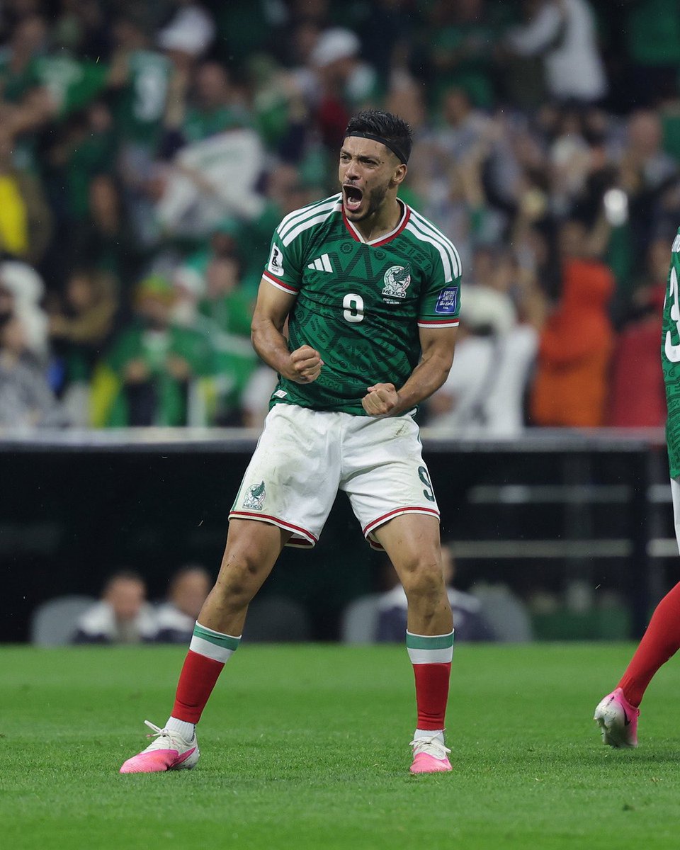 Rommel_Pacheco's tweet photo. No nos despierten de este sueño 🇲🇽✨

Porque México sigue escribiendo una historia que hace vibrar a todo un país. Cada partido se juega con el corazón, cada minuto nos une y cada triunfo nos recuerda que, cuando creemos juntos, no hay imposibles ❤️

La ilusión está más viva que nunca 🤩

Fotos de @miseleccionmx