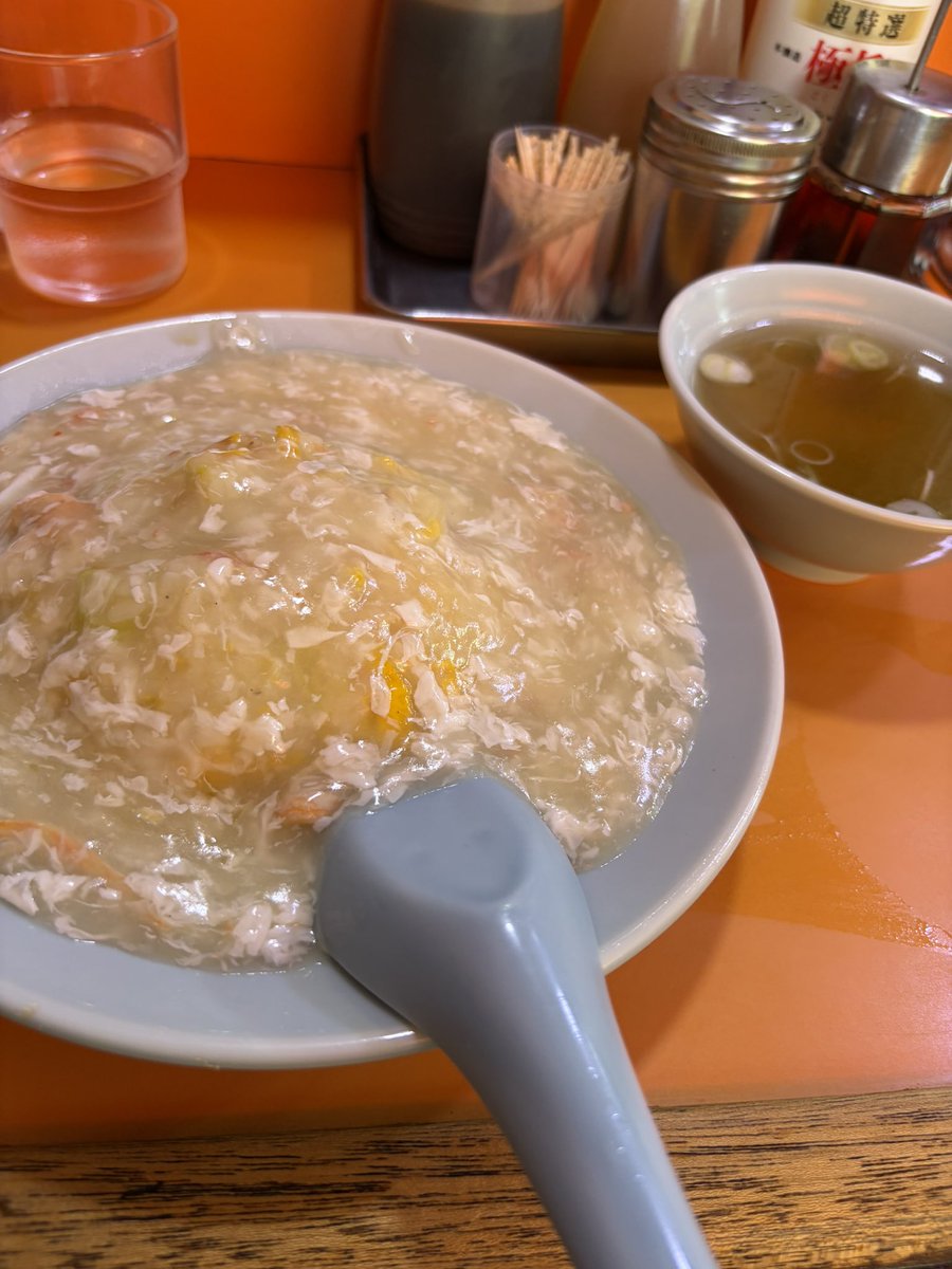 taro3293's tweet photo. 日暮里の街中華であんかけカニチャーハン。美味でした。 https://t.co/ZCtJzf5Kxj