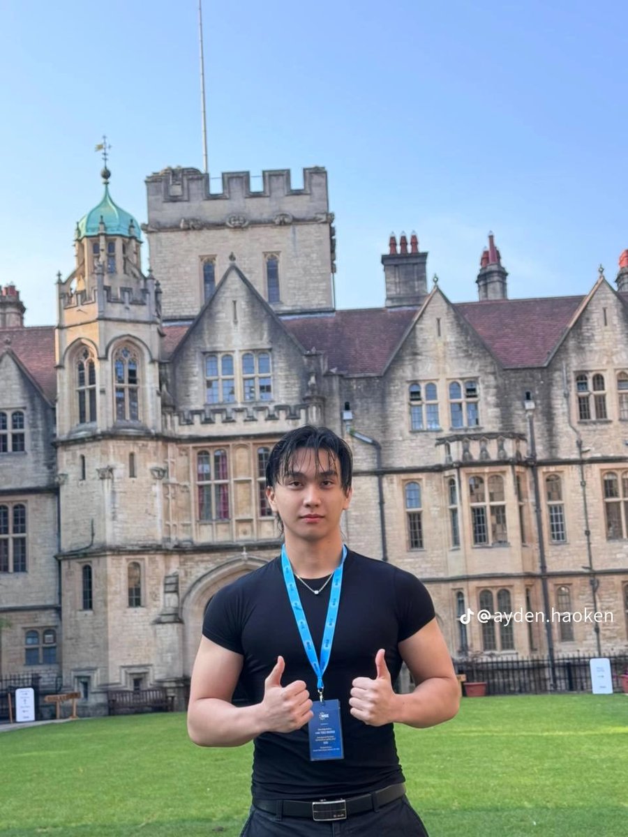 BigBoyCrush's tweet photo. Meanwhile versi cowonya ada AYDEN!! 

bjir laah semua diborong, Otak, fisik, visual, semua lengkap 😭

bersyukur dia bukan tetanggaku https://t.co/odXijIuUWx