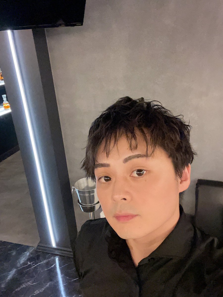 riku_DIC's tweet photo. 6月締め日をもって、ホストを卒業することになりました
3年間ありがとうございました

そして最後の6月度をNo.1で終わることができました
ありがとうございました

3年間でこれだけ変われたから、次の3年はもっと成長した自分になります！ https://t.co/jbQ6DO64kt