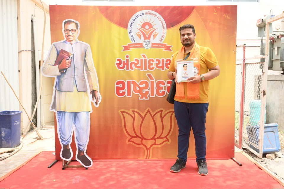iShivamBJP's tweet photo. સંગઠનની મજબૂતાઈ માટે પ્રશિક્ષણ એ જ શ્રેષ્ઠ આધાર...

પંડિત દીનદયાળ ઉપાધ્યાય પ્રશિક્ષણ મહાઅભિયાન–2026 અંતર્ગત આજ રોજ શ્રી કલ્કી તીર્થધામ પ્રેરણાપીઠ ખાતે આયોજિત ઠક્કરબાપાનગર વિધાનસભા ના ઇન્ડિયા કોલોની વોર્ડના પ્રશિક્ષણ વર્ગમાં ઉપસ્થિત રહી માર્ગદર્શન પ્રાપ્ત કર્યું. https://t.co/PTgoyMYMai