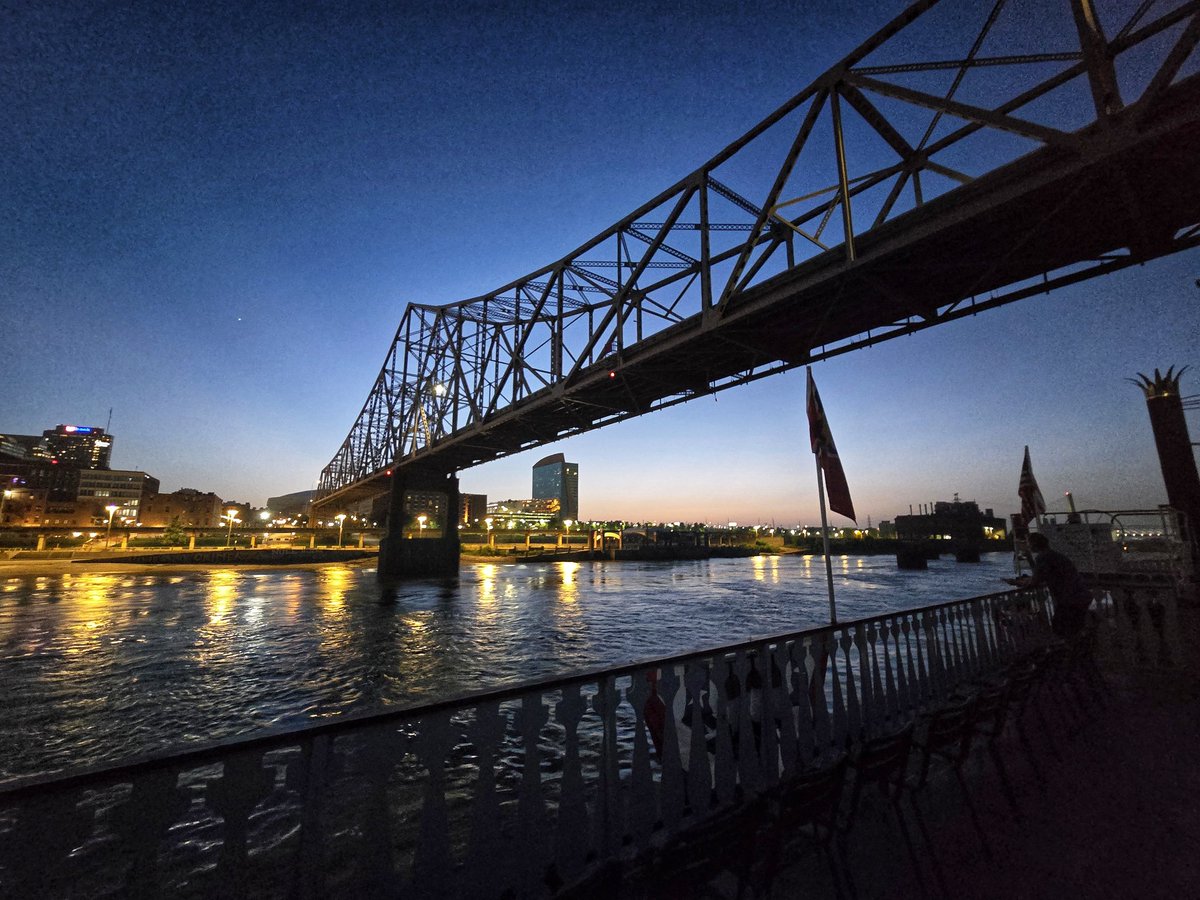 BryantWeiner's tweet photo. Exploring St. Louis riverfront with @KEDCGrants @KedcARTS on the Tom Sawyer Riverboat this gorgeous evening. @DrJWEvansJr @KingWendy_m https://t.co/n80VTPtSID