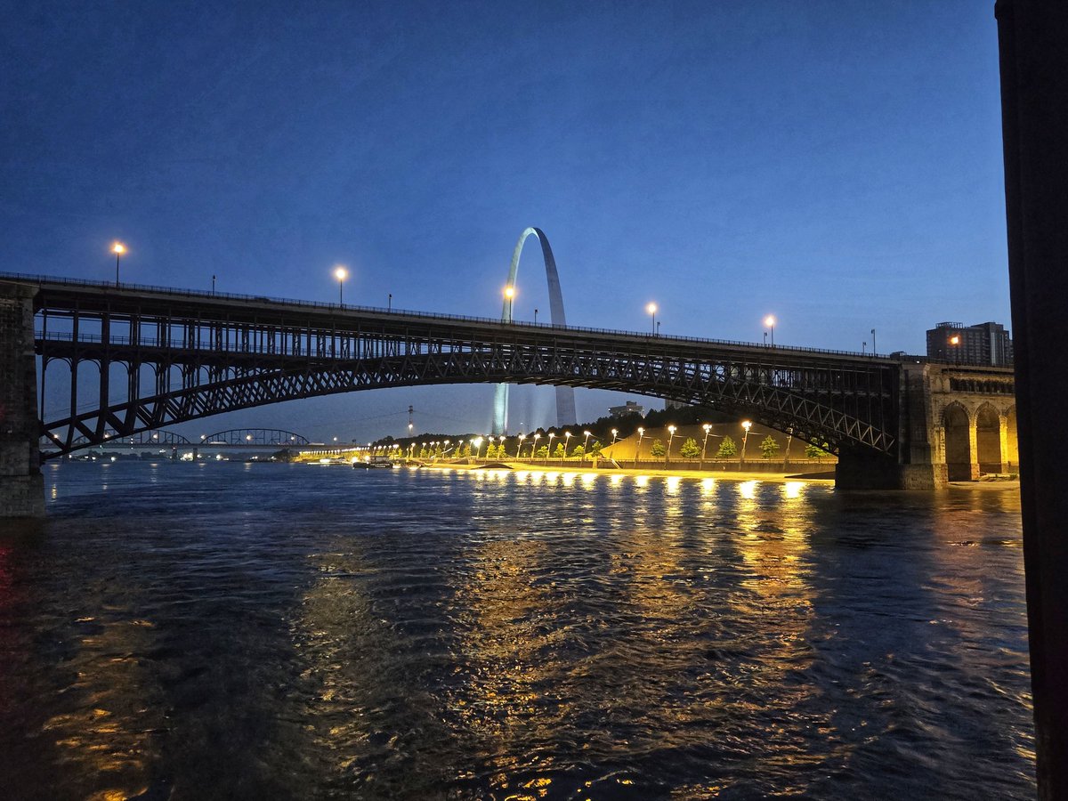 BryantWeiner's tweet photo. Exploring St. Louis riverfront with @KEDCGrants @KedcARTS on the Tom Sawyer Riverboat this gorgeous evening. @DrJWEvansJr @KingWendy_m https://t.co/n80VTPtSID