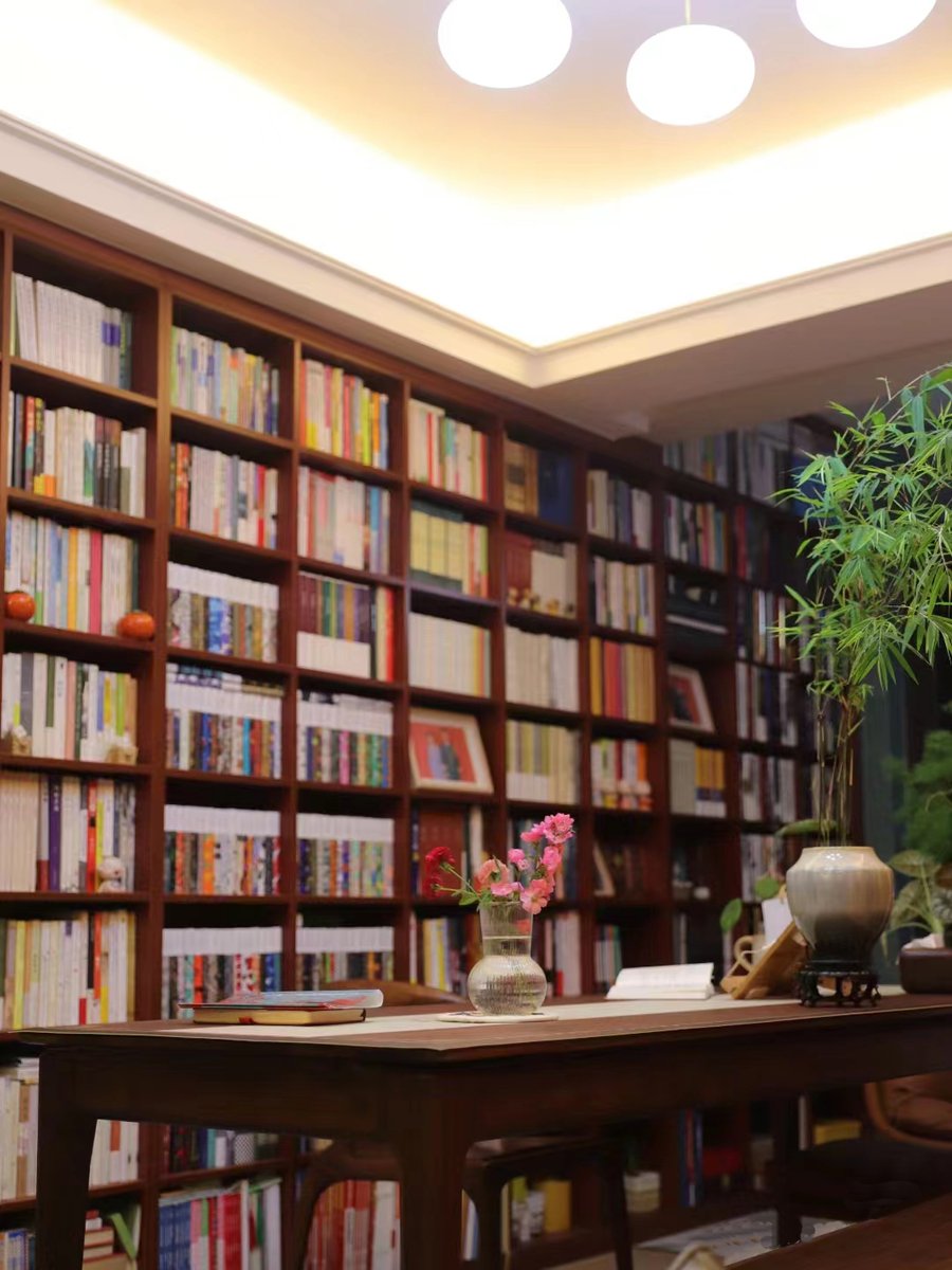 Shudhan97059152's tweet photo. Cozy Sunday vibe: sipping warm coffee while flipping through a book on the soft couch, no rush at all. Perfect little moment to recharge.， https://t.co/T8Yin19Wbd