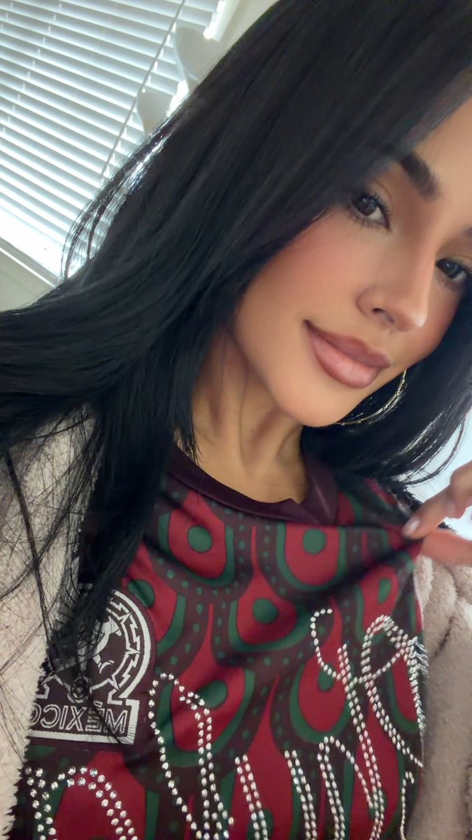 JumpTrailers's tweet photo. Becky G via TikTok https://t.co/SB4DyS7RQi