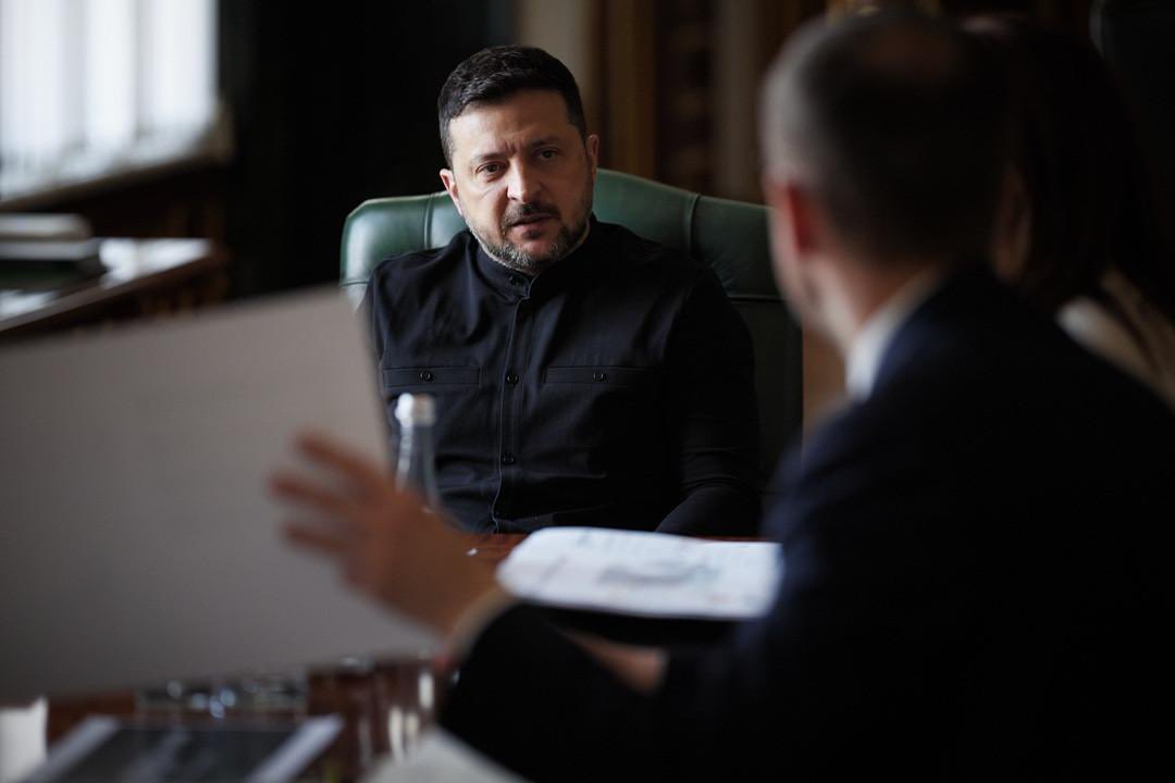 HHungduc's tweet photo. Following Poland, another NATO country wants to strip Zelensky of his medal.

Fascist ideology is not welcome.

After Poland, Czech parliamentarians have proposed revoking the Order of the White Lion awarded to Zelensky due to controversy surrounding the UPA forces. https://t.co/hbsqjGRl7l