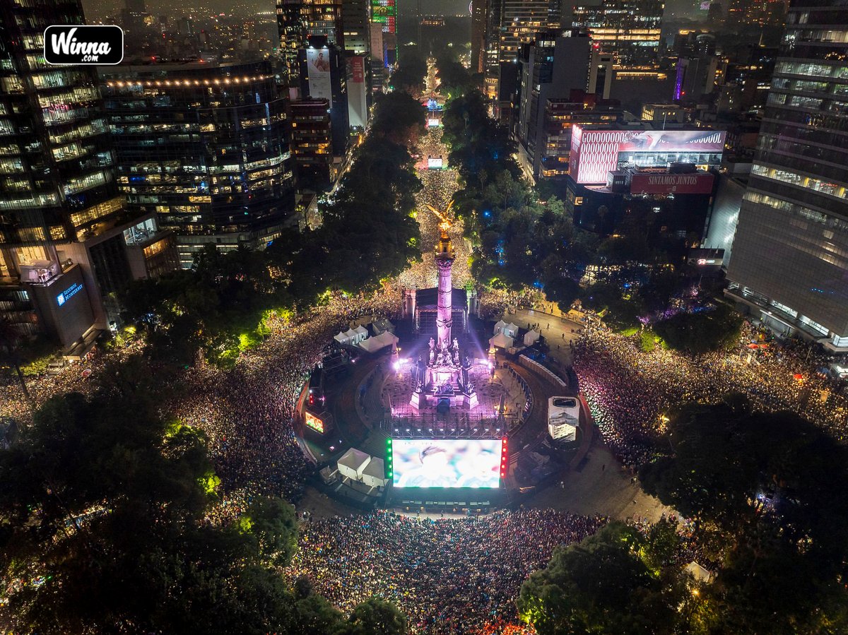 WinnaFC's tweet photo. The live aerial view of Mexico City right now is INSANE. https://t.co/QnACu0Irz0