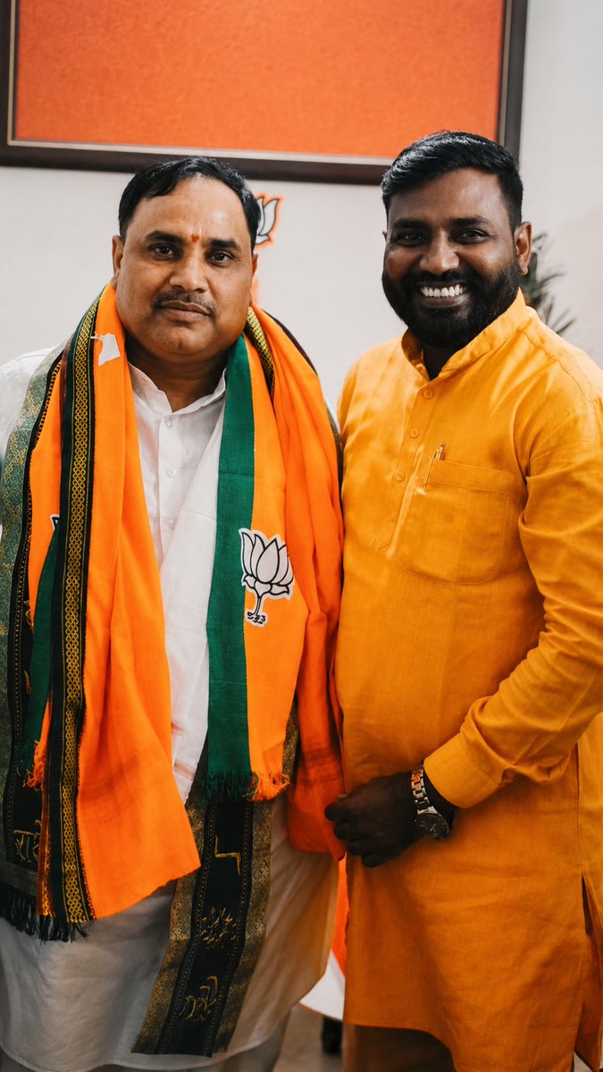 BabanBaitha's tweet photo. संगठनकर्ता, हम सबके अभिभावक, कार्यकर्ताओं के दु:ख में सदैव साथ खड़े रहने वाले झारखंड भाजपा के महामंत्री (संगठन) आदरणीय श्री  @bjpkarmveer जी भाई साहब को जन्मदिवस की हार्दिक शुभकामनाएँ एवं बधाई । 
बाबा बाशुकीनाथ का आशीर्वाद सदैव मिलता रहे यही कामना है।। https://t.co/Kr4XLYnyJK