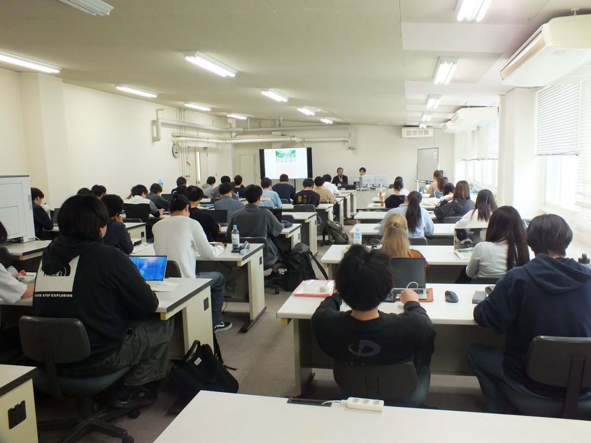 MAFF_TOHOKU's tweet photo. #秋田県   拠点職員が#秋田県立大学 大潟キャンパスを訪問し、みどりの食料システム戦略等について講義を行いました！皆様ありがとうございました！
 
また本拠点では、県内学生に向けて農政施策に関する出前授業を実施中です。
 以下リンクからお気軽にご相談ください。
    https://t.co/6aHTbczdWS https://t.co/czyO0R8ZJo