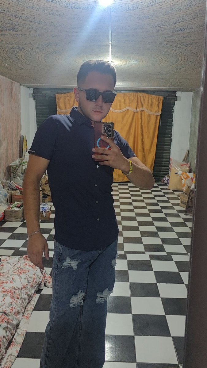 MaxQuitohot's tweet photo. Quien para salir este fin #ecuador #gay #fiesta #sexo #gay #sexogay #bb #condom https://t.co/0m4s4YGku0
