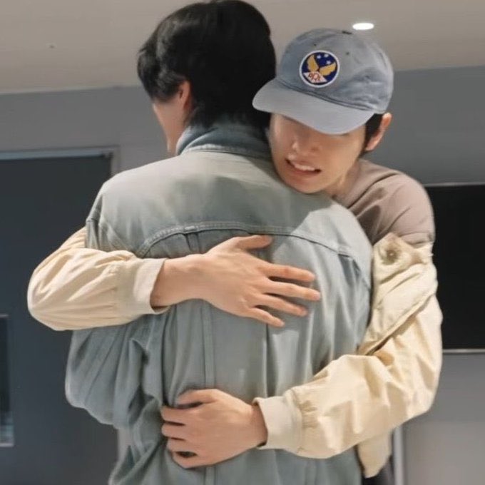 newbie_nrs's tweet photo. พูดก็จะหาว่าชิปอีกอะ ก็ใช่ แต่ไม่มีใครเลยมุง นอกจากแอน วาสนาแอนจริง ๆ ยอมแล้ว หน้าแบบนี้ หุ่นแบบนี้ หล่อแบบนี้ กอดแต่แอน อ้อนแต่แอน กรอพุแล้วเด้อ https://t.co/Lq6W0gBTBa
