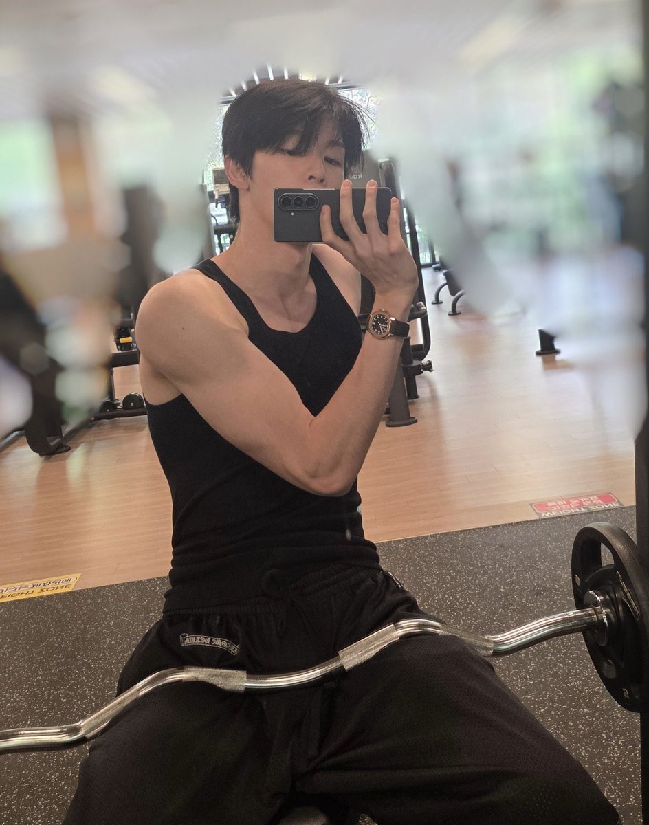 newbie_nrs's tweet photo. พูดก็จะหาว่าชิปอีกอะ ก็ใช่ แต่ไม่มีใครเลยมุง นอกจากแอน วาสนาแอนจริง ๆ ยอมแล้ว หน้าแบบนี้ หุ่นแบบนี้ หล่อแบบนี้ กอดแต่แอน อ้อนแต่แอน กรอพุแล้วเด้อ https://t.co/Lq6W0gBTBa