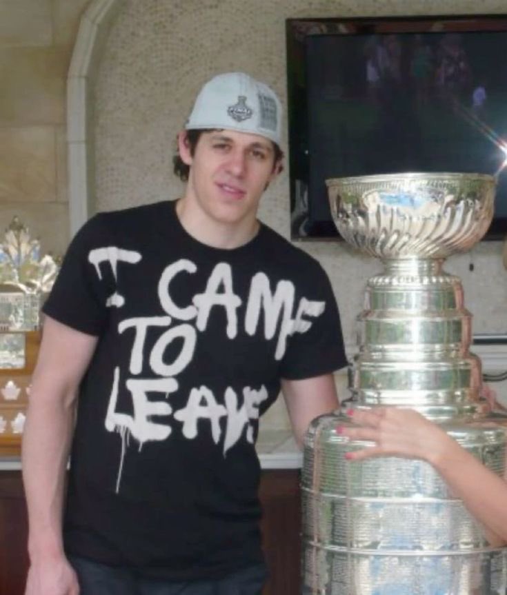 penaltyboxsid's tweet photo. geno photo of the day https://t.co/4GExHHMdQ3