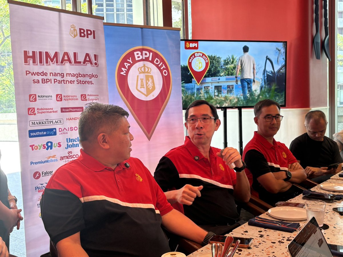 ABSCBNNews's tweet photo. BPI now allows customers to deposit and withdraw money from supermarket cashiers for free.

It has partnered with nearly 8,000 branches of groceries, pharmacies, convenience stores, and others. | via @jekkipascual https://t.co/KCzcqPmQ4Y