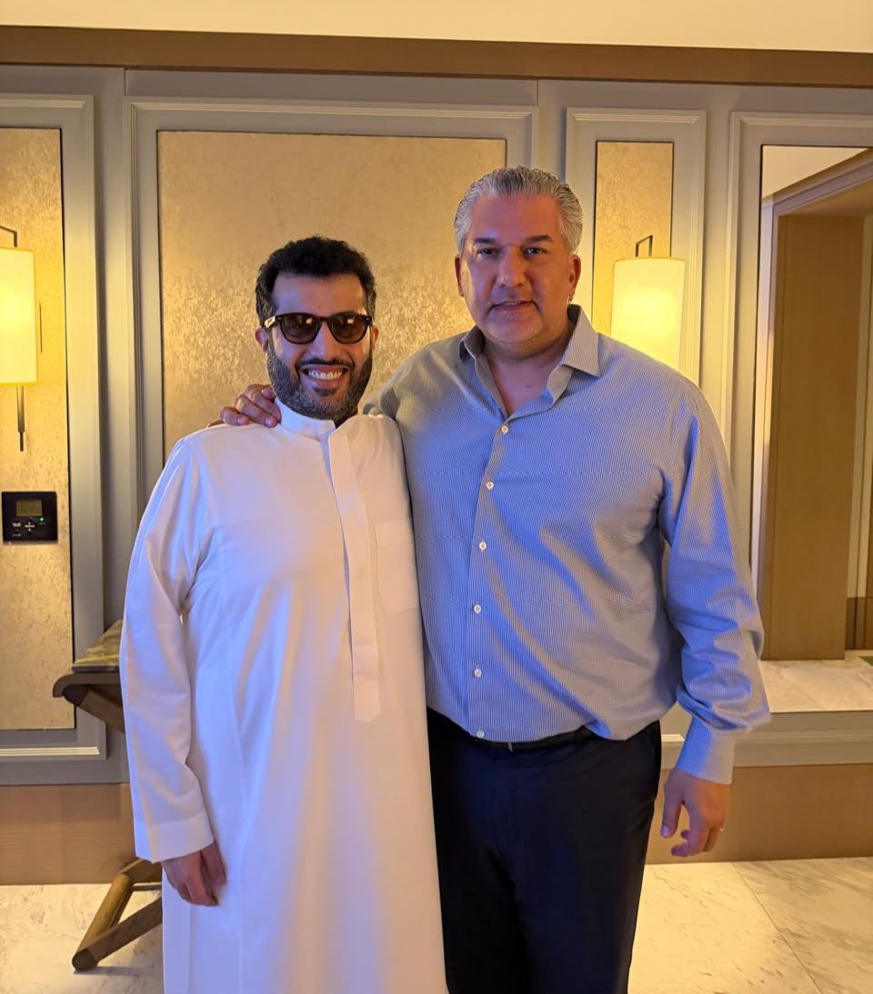 WrestlinClub's tweet photo. 🚨🚨🚨🚨

معالي المستشار تركي ال الشيخ يلتقي مع رئيس WWE نك خان اليوم ويصرح:

"مفاجأة كبيرة قادمة في المستقبل". 🤯🔥🇸🇦 https://t.co/QsyQzEVeBn
