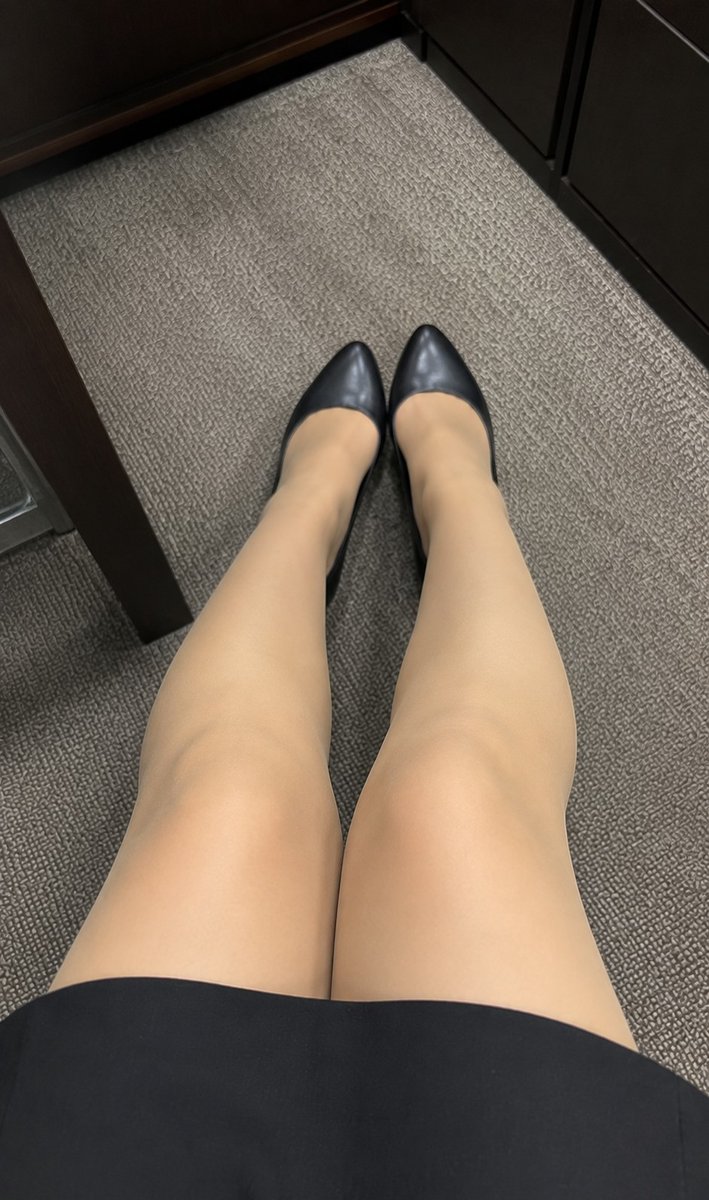 SUPERMAN0150's tweet photo. この時期の就活、まじで足臭くなりすぎて無理。
毎日雨でパンプス濡れるし、暑いから汗かくしヤバすぎる。ストッキングとパンプスの組み合わせそろそろどうにか改善してください😣 https://t.co/yuIv8ZGEkY