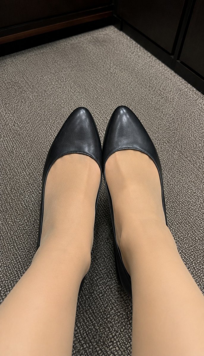 SUPERMAN0150's tweet photo. この時期の就活、まじで足臭くなりすぎて無理。
毎日雨でパンプス濡れるし、暑いから汗かくしヤバすぎる。ストッキングとパンプスの組み合わせそろそろどうにか改善してください😣 https://t.co/yuIv8ZGEkY