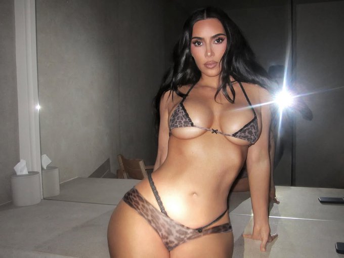 LegendTeaseX's tweet photo. Kim Kardashian #kimk #kimkardashian #celebrity https://t.co/Cw9RyaQ1ii