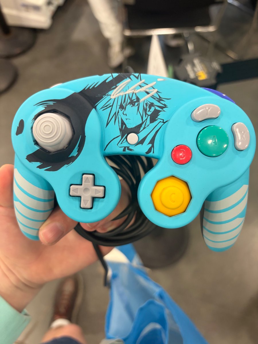 Undoninja5's tweet photo. Thank you @LudwigAhgren for the free evo ticket. Was really cool meeting a creator I’ve looked up to for a long time. Sorry to everyone behind me for taking so long to setup my controls😭 https://t.co/UOmjWEmMbe
