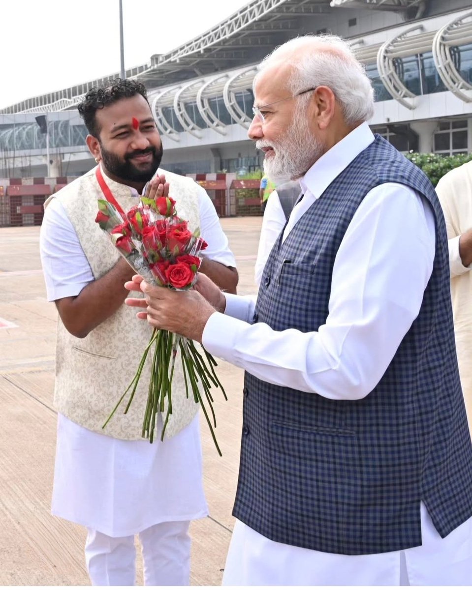 ChummanSahu17's tweet photo. भारतीय जनता पार्टी छत्तीसगढ़ में प्रदेश मं��्री भैया श्री ��मित साहू जी को जन्मदिन पर हार्दिक बधाई एवं शुभकामनाएं 💐 

प्रभु श्रीरामचंद्र जी भगवान से आपके उत्तम स्वास्थ्य एवं दीर्घायु जीवन की प्रार्थना करता हूं।

@AmitSahuBjp https://t.co/g2iIs4Krc7