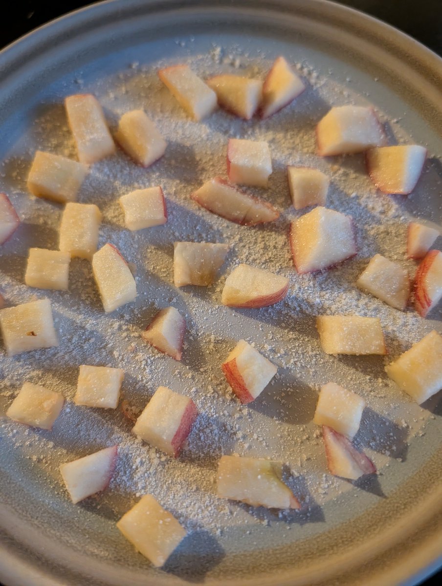 ashhtrray's tweet photo. broke my fast to try to satiate my horrible sour candy craving with apple and lime powder 😭😭 https://t.co/9hLixlOYOf