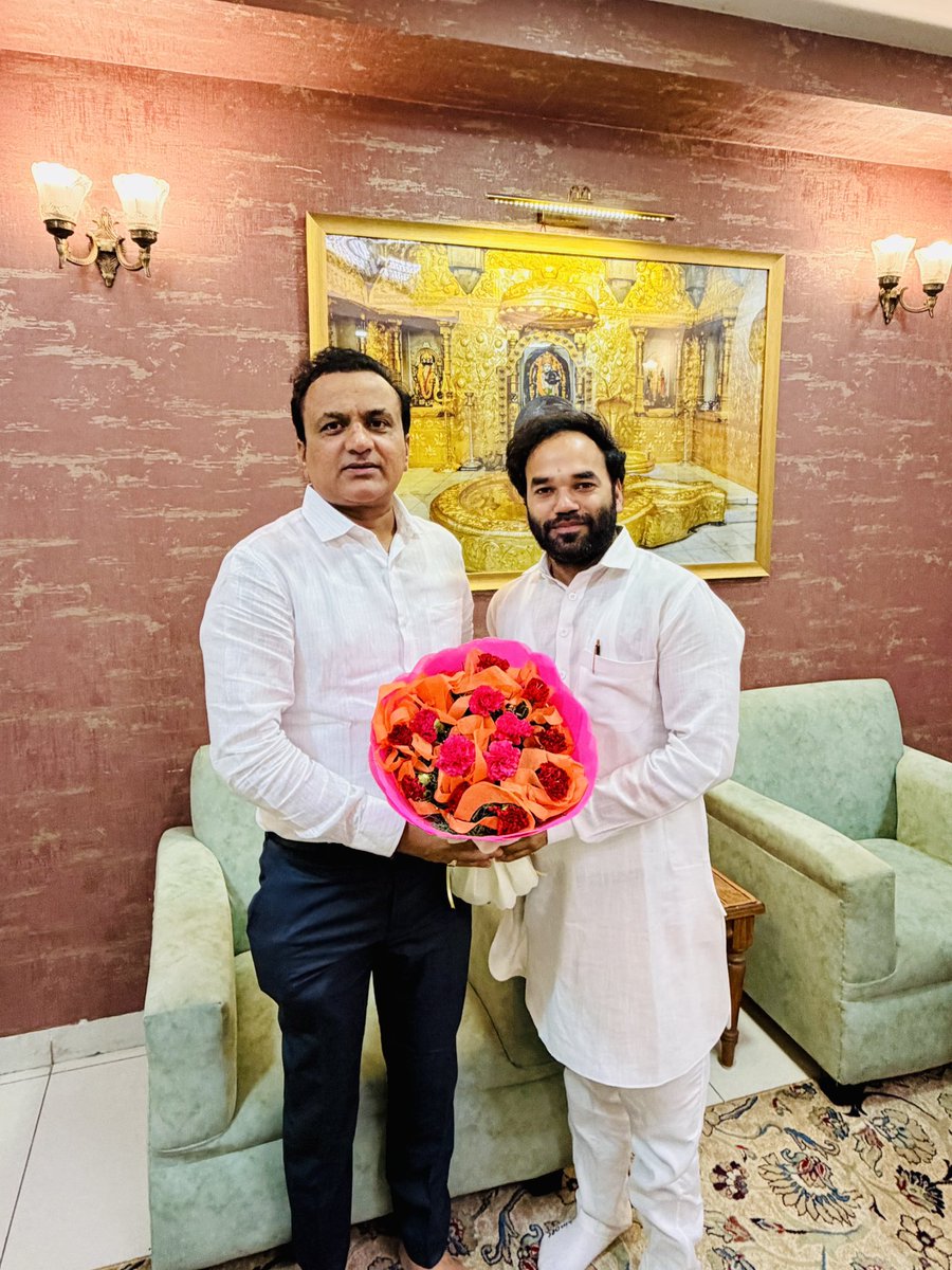 Mukul_0009's tweet photo. नवनियुक्त राज्यसभा सांसद श्री मानसिंह परमार जी @MansinghP_BJP से आज शिष्टाचार भेंट कर हार्दिक बधाई एवं शुभकामनाएँ प्रेषित कीं।

ईश्वर से आपके सफल, यशस्वी एवं जनकल्याणकारी संसदीय कार्यकाल की मंगलकामना करता हूँ। 
@BJP4Gujarat  @rajeshchudasma https://t.co/LW2sOD5uAu