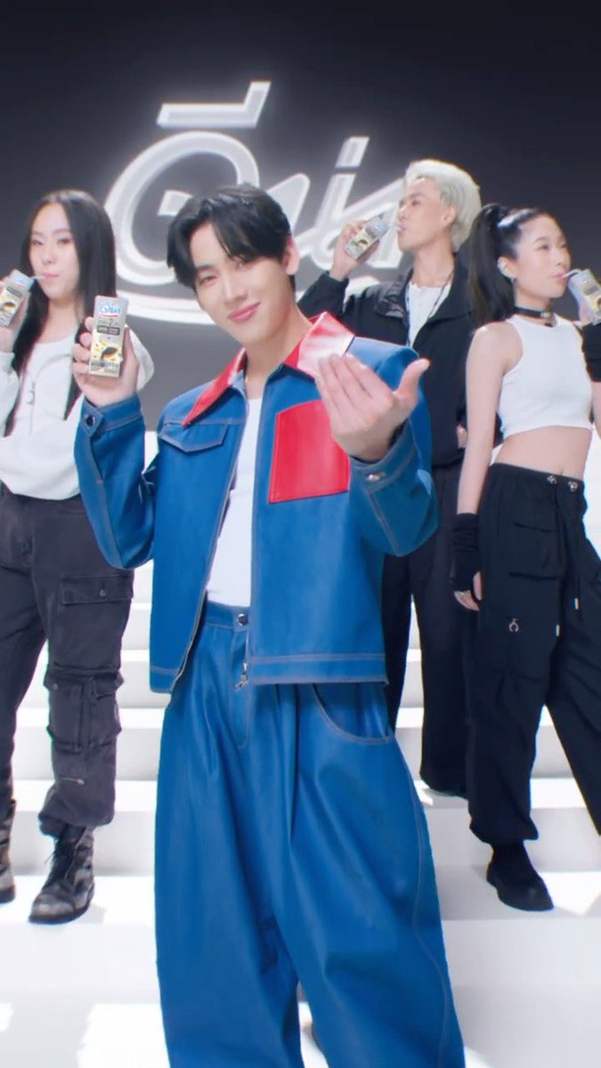 BamBamBooster's tweet photo. 260701 | DNA Soy Milk’s YouTube Shorts 

ดีน่า x BamBam | ทุกวันดี มันต้อง...ดีน่า👍🏻
🥛https://t.co/AGls3jT4oo 

*เข้าชมคลิปโฆษณาตัวใหม่ของดีน่าใน YouTube Shorts เติมยอดเอ็นเกจเมนต์ให้ BamBam กันค่ะ 🖤💚💛💜

#DNAxBamBam #BamBam 
#DNA_ItsThatGood #มันต้องดีน่า #ดีน่า 
@BamBam1A @dna_soymilk