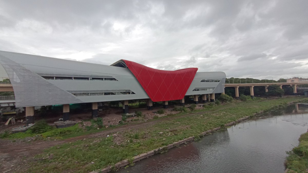 Parbatrohit123's tweet photo. Pune metro station and bridge to reach there, that bridge is itself a tourist attraction https://t.co/Wrj95PotDq