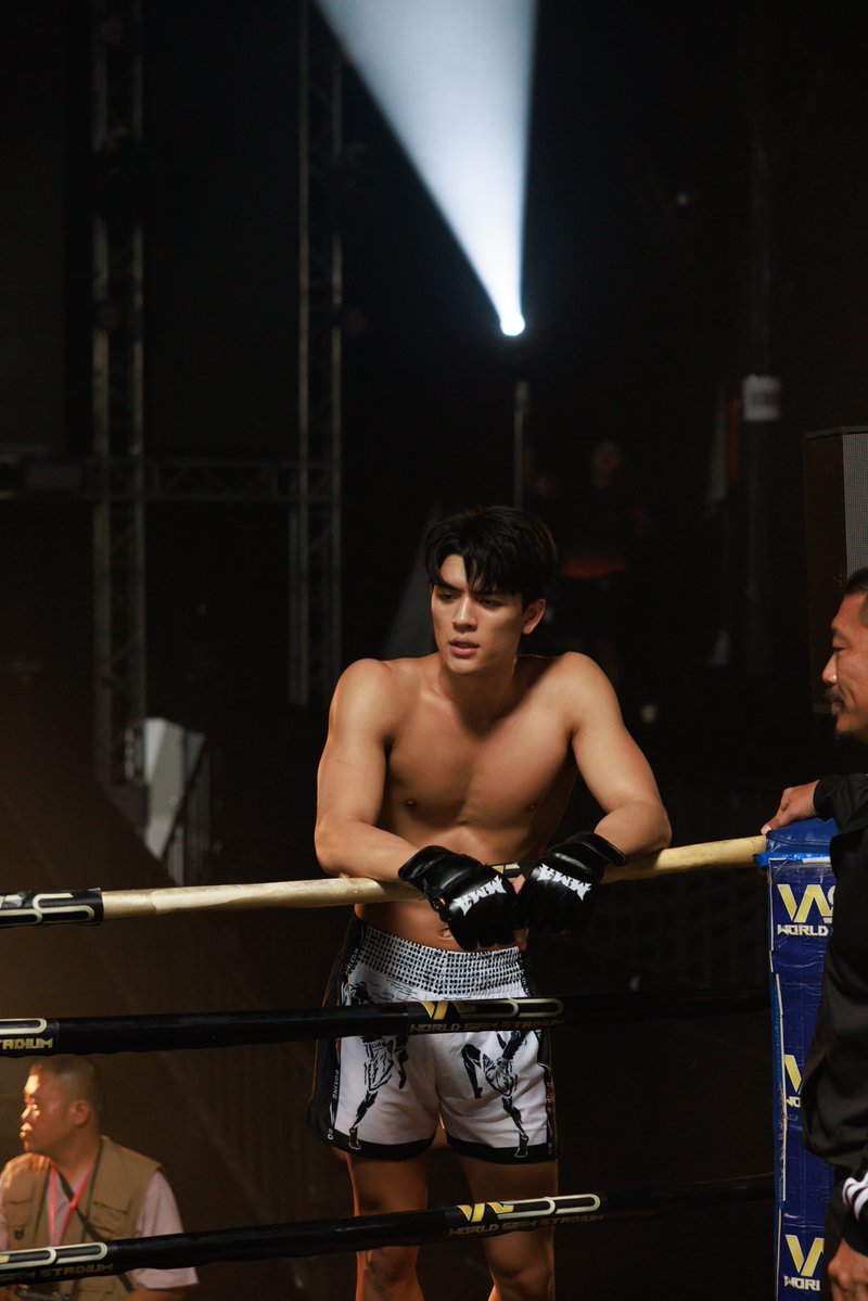 RoundOneSeries's tweet photo. [Official Pilot] 1M+ Views On Youtube 🎉
ขอบคุณแฟนๆ ที่สนับสนุนและรอติดตามซีรีส์ "Round One รักวนกับคนเดิม" มากๆ เลยน้าา ฝากทุกคนรอเป็นกำลังใจกันต่อนะค้าบบบ 🥊📸 

🎥 https://t.co/UqPHJPhxDV 

#RoundOneSeries #GMMTV
@Josswayar @gawincaskey https://t.co/LUIJodvuTX