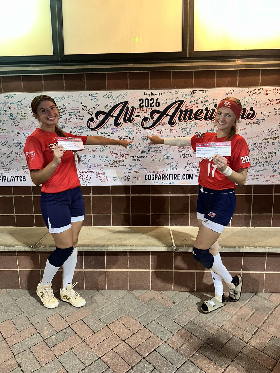 Presley_Bacak's tweet photo. Same team, same goal, same accomplishment. Ticket is punched for Friday, hope to see you there!! Special thank you to @LadyBantamsSB and Coach K @CotteyCometSB for building us up!! @arielyee2027 @txblazegold16 @BrettBerryhill @BlazeFastpitch @C_robertson10 @LadybirdsSB @awhiddd @zlee_1034 #feartheshorts