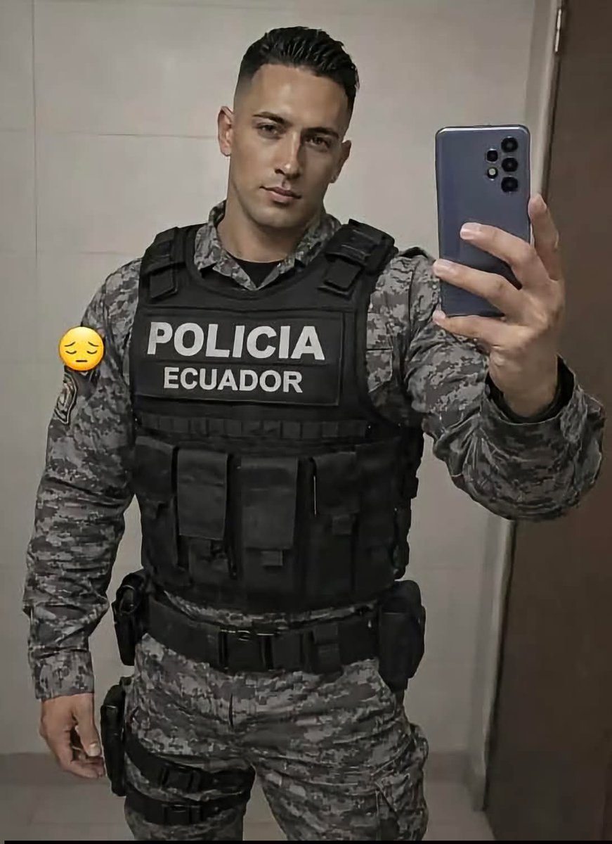 elchocoIoco's tweet photo. Lo qu creían ser los ecuatochangos, lo que resultaron ser. #MéxicoVsEcuador https://t.co/zLLGeSGol5