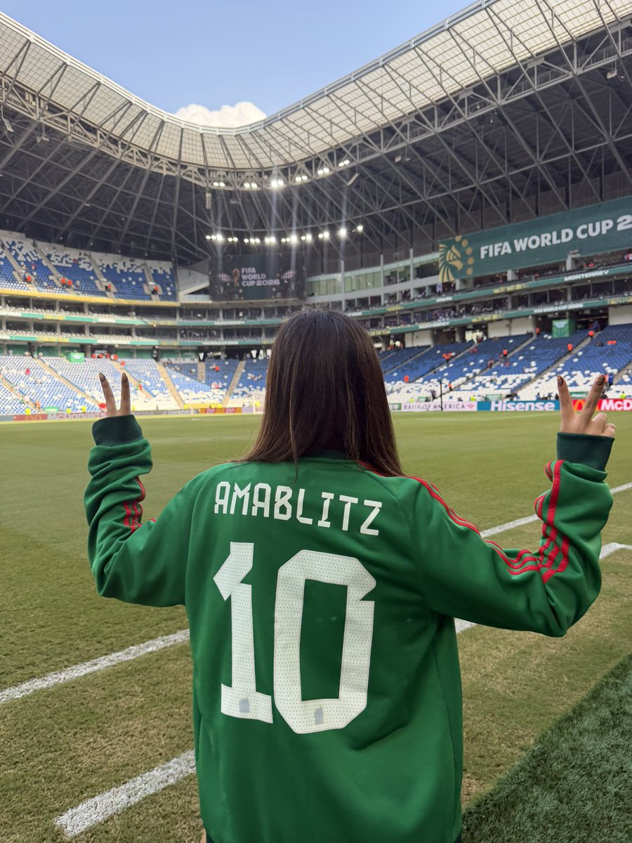 amablitz's tweet photo. VAMOS MÉXICOOOOO 🇲🇽✨ Y si sí? ⚽️ #mexico  #fifaworldcup #mexicana https://t.co/sRfljS3xX7