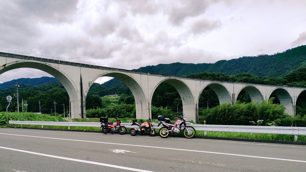 KUNISUN4's tweet photo. #バイクと橋が背景のかっこいい画像を貼ってね https://t.co/HviVH3zb3e