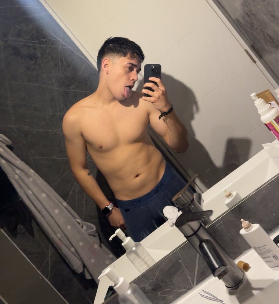 Fiitoo_igg's tweet photo. Me dio calor 🔥 

Rt y hablamos https://t.co/M2PSVRLMLj