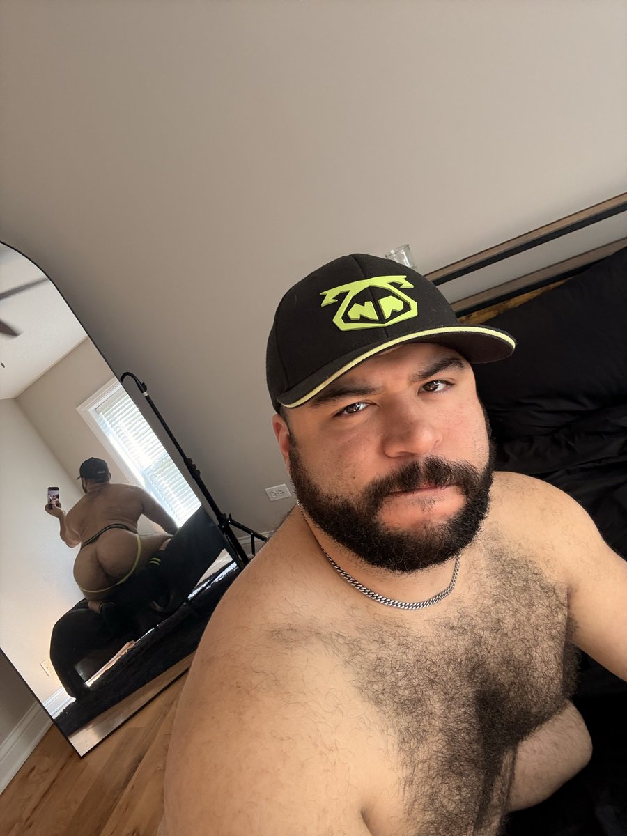 Homemadebeef's tweet photo. Hey, my eyes are over here. https://t.co/fPfUXUK74j