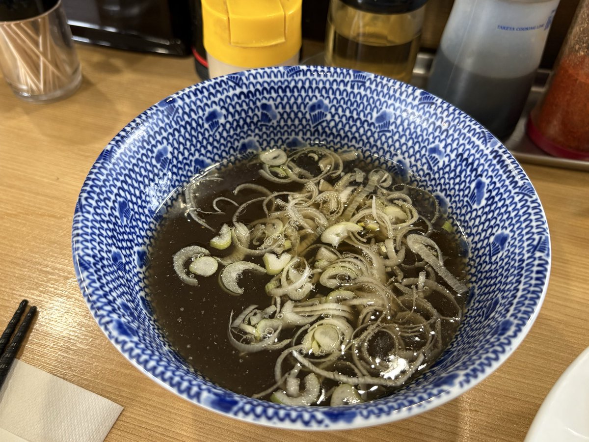 katomario428's tweet photo. 西屋さん😊🤩
イカ納豆つけ麺バージョン3
TP納豆マシ、オクラ、ネギ、🥩　と🍚

最終形態、イカ納豆つけ麺🍜
富士山玄米麺と西屋自家製中太麺のコラボ
納豆とオクラでネバネバ麺に、これだけで
メチャ旨😋😔
モチモチ玄米麺とツルツル自家製麺、
どちらも、メチャ旨🤩🤩🤩😆😆

イカの出汁がたっぷり入ったつけ汁へ
口の中がイカパラダイス🦑🦑🦑🦑
メチャメチャ旨すぎるぅー、優勝🏆🏆
もう、参りました🙇🙇🙇🙇

そして恒例の納豆ご飯🍚
納豆、オクラ、イカ丼🦑🦑🦑
イカ出汁をかけて、コレまた最高

あっという間に完飲完食、
ご馳走様でした🙇🙇🙇🙇🙇🙇🙇🙇